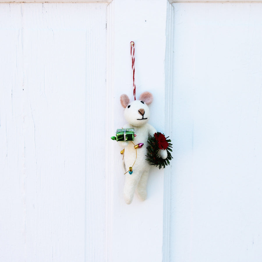 Christmas Mouse With Wreath Ornament