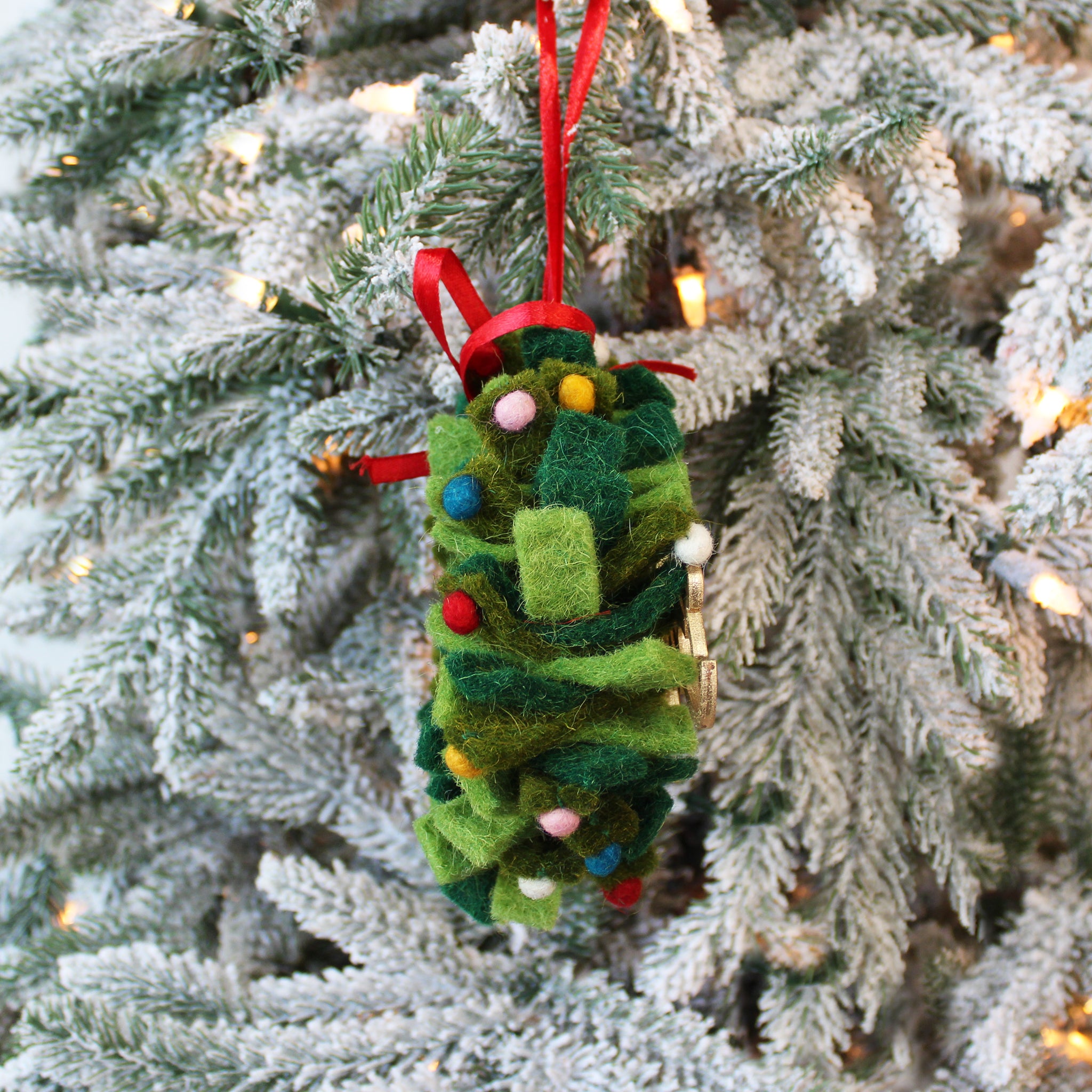 Wreath with Mouse Ornament