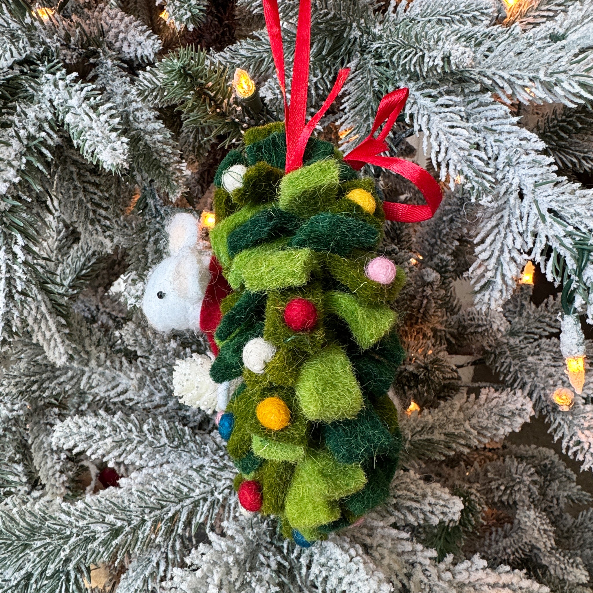 Wreath with Mouse Ornament